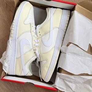 Nike Men's Cream and White Sneakers size 12